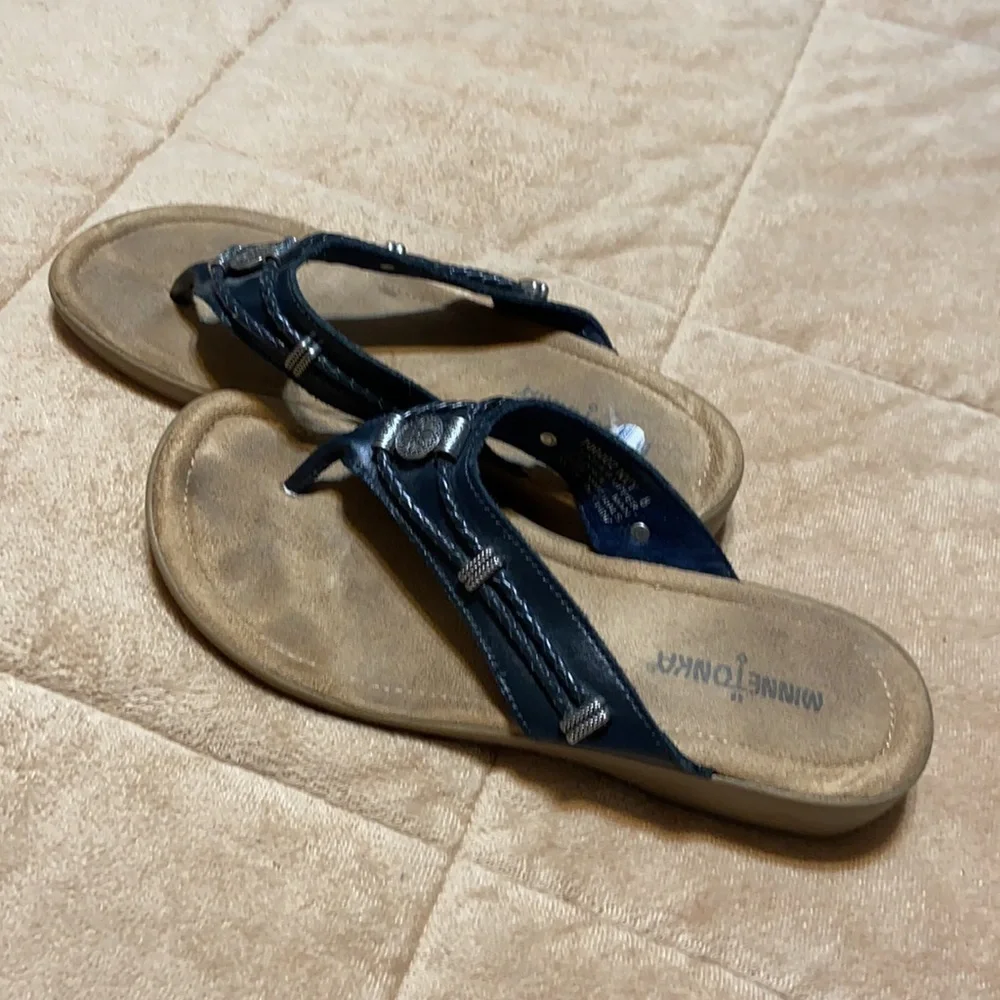Minnetonka Black Leather Thong Sandals